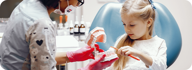 jak-dbac-o-zeby-dziecka-czyli-jak-wybrac-szczoteczke-kiedy-stosowac-nitke-i-plukanke-1