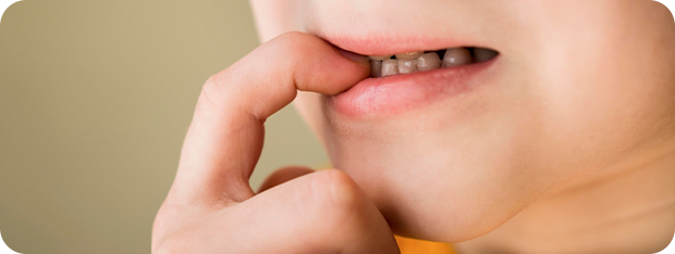 krzywe-zeby-mleczne-u-dziecka-co-jest-ich-przyczyna-1