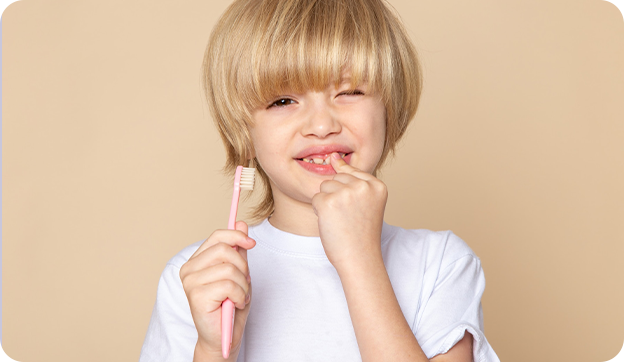 krzywe-zeby-mleczne-u-dziecka-co-jest-ich-przyczyna-2