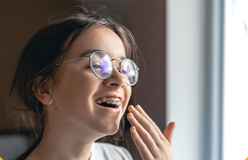 krzywe-zeby-mleczne-u-dziecka-co-jest-ich-przyczyna